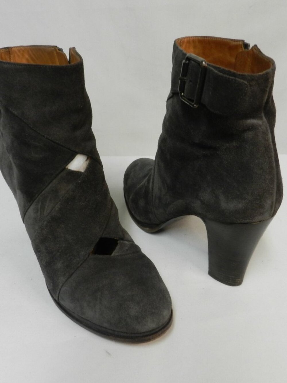 Chie Mihara Bebeto Suede heeled ankle boots booties zip gray Size Sz 38.5 US 8